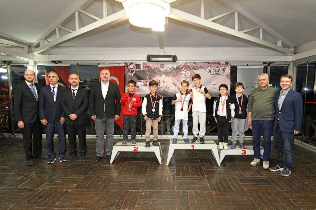 Cumhuriyet Coşkusu Satranç Tahtasına Taşındı
