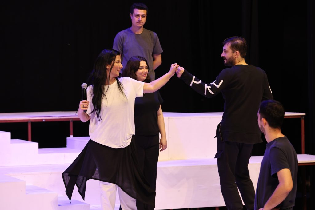 Nilüfer Kent Tiyatrosu Yeni Sezonu “Lüküs Hayat” Müzikali ile Açıyor