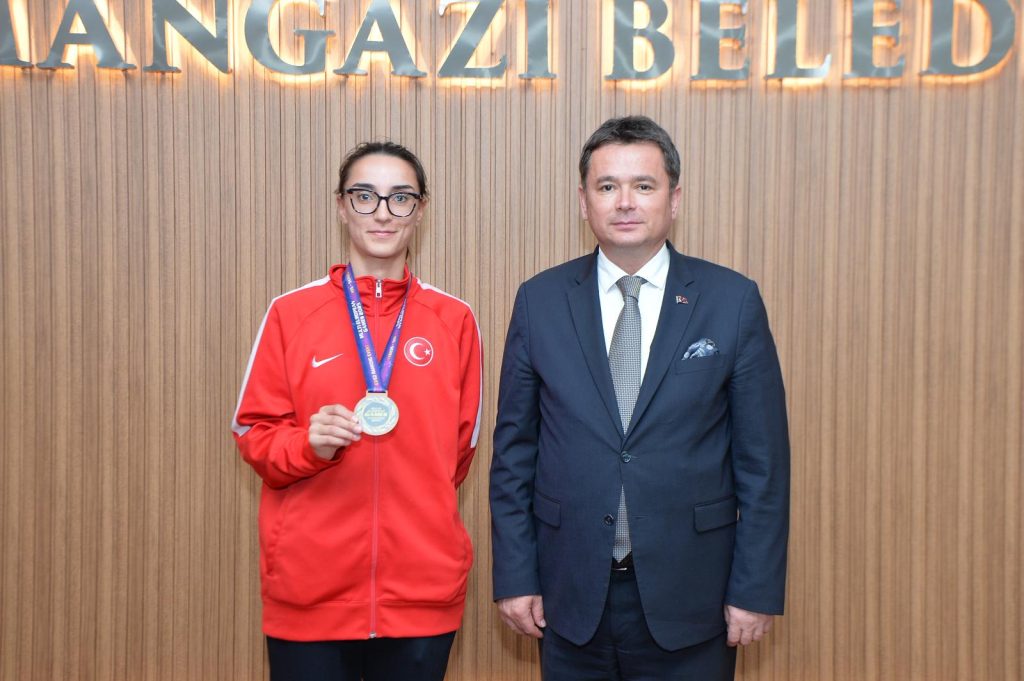 Başkan Erkan Aydın’dan Milli Taekwondocu Sıla Zeynep Turan’a Tebrik
