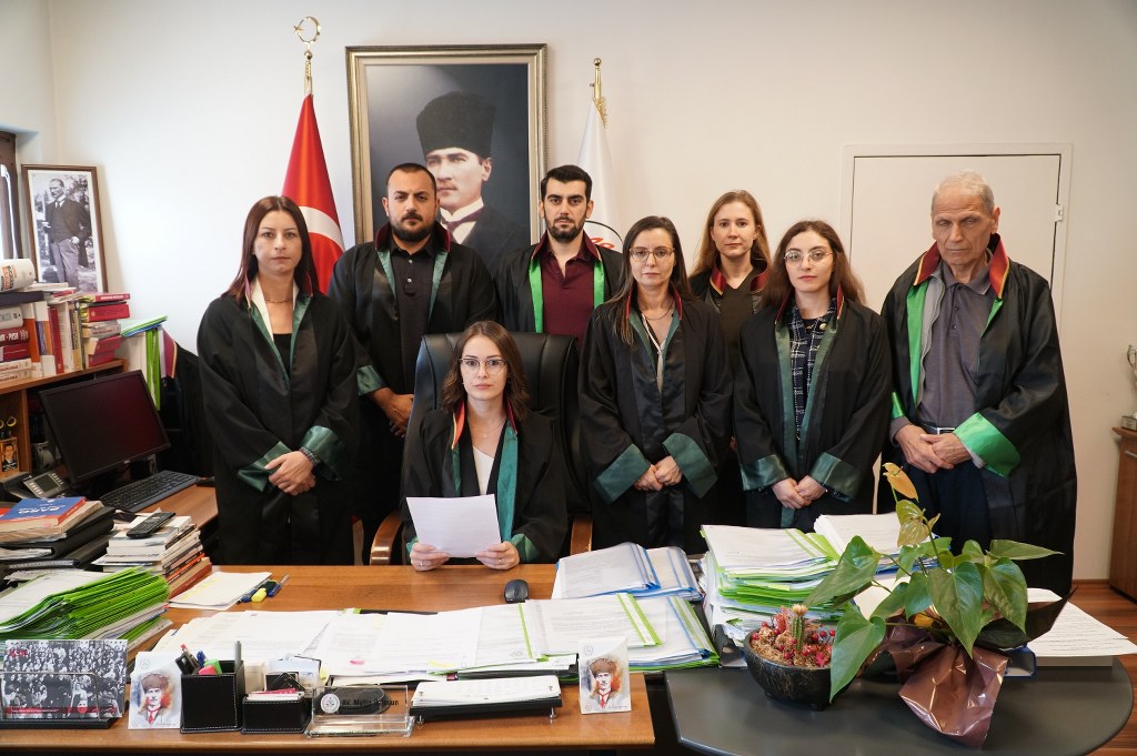Bursa Barosu’ndan 4 Ekim Çağrısı: “Hayvanları Açlığa Mahkûm Etmek Kanuna Aykırı, Beslenme Yasağı Hukuki İhlaldir!”