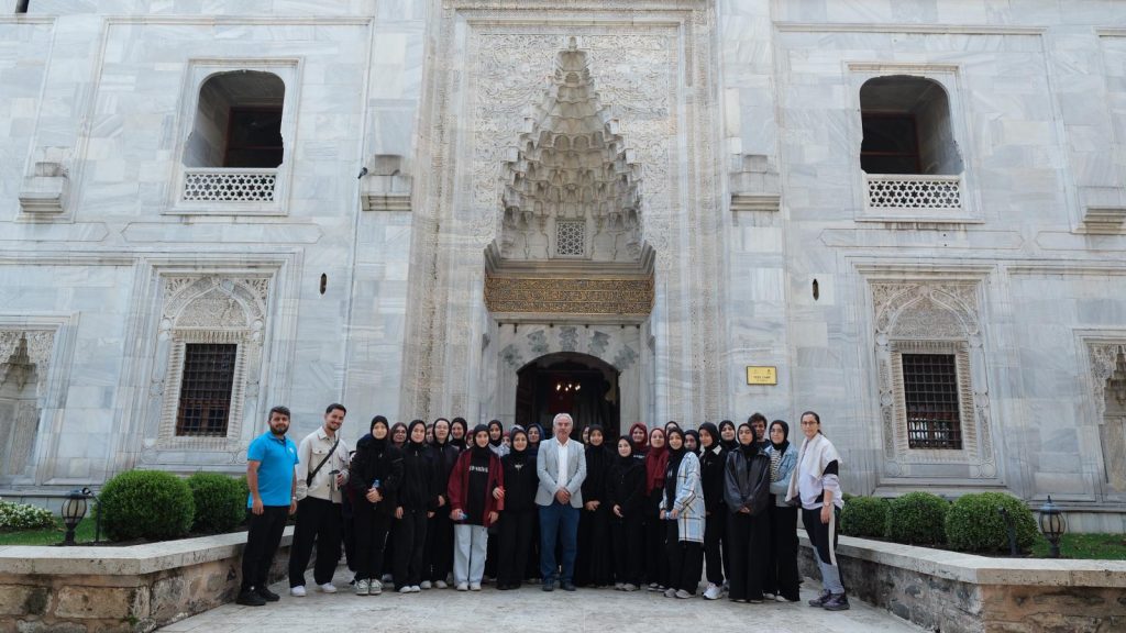 Yıldırım’da Tarihi Yolculuk: Gençler “Adım Adım Kadim Bursa” ile Mirasa Sahip Çıkıyor