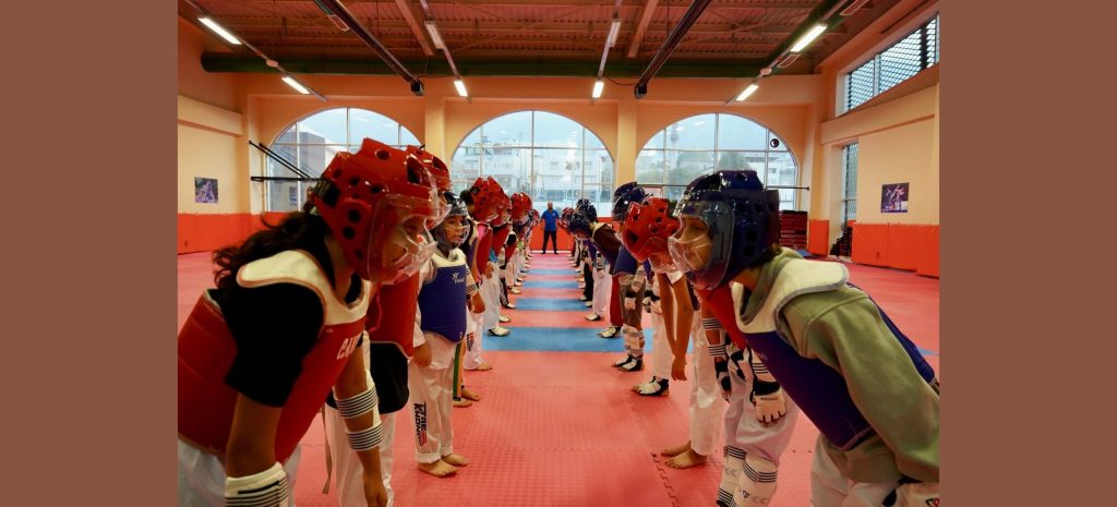 Yıldırım'da spor kesintisiz 12 ay sürüyor: yaz okullarını tamamlayan 50 bin çocuk şimdi 16 branşta kış okullarına başladı Yıldırım'da spor kesintisiz 12 ay sürüyor: yaz okullarını tamamlayan 50 bin çocuk şimdi 16 branşta kış okullarına başladı