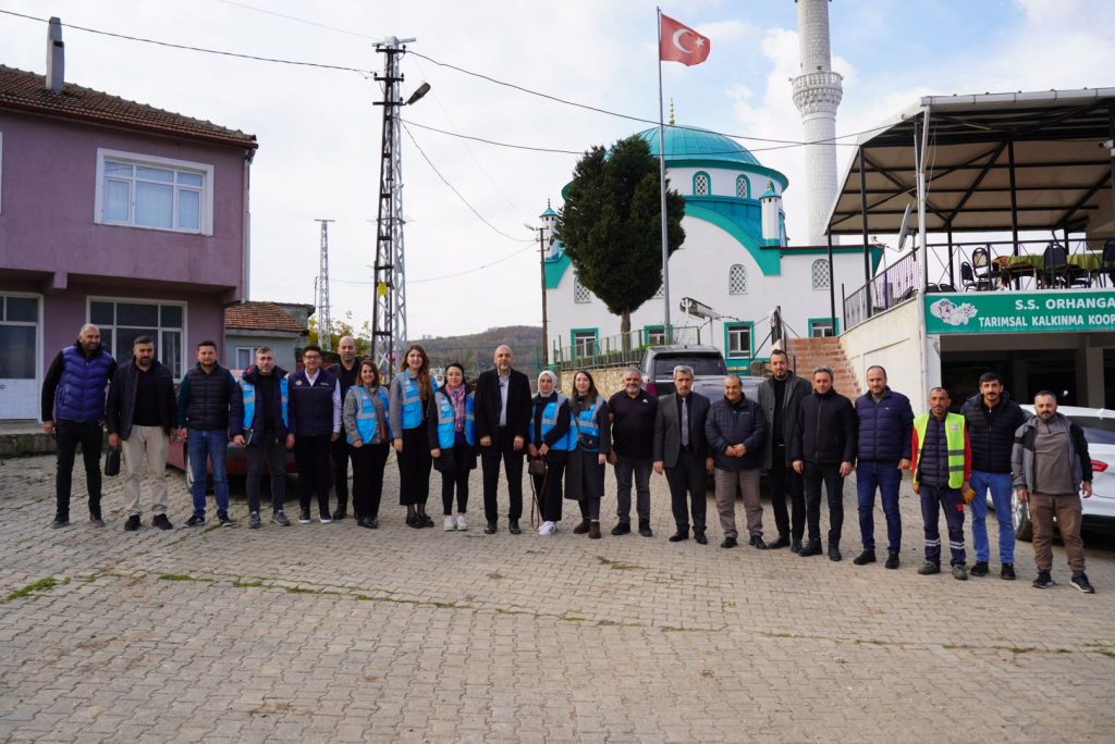 Orhangazi Belediyesi ‘BüyükAile’ ile Çilek Diyarı Mahmudiye’de: Hizmetler Kapı Kapı Ulaştı