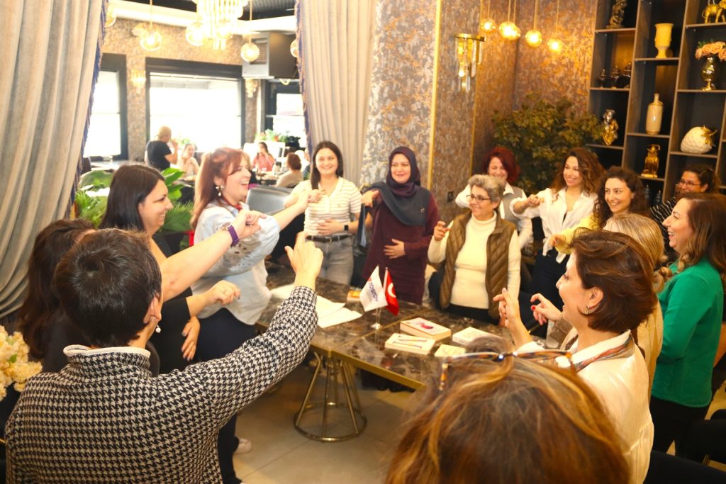 Gülmek İyileştirir, İyilik Ruhu Besler: TOSYÖV Etkinliğinde “Bütüncül İyilik” Konuşuldu