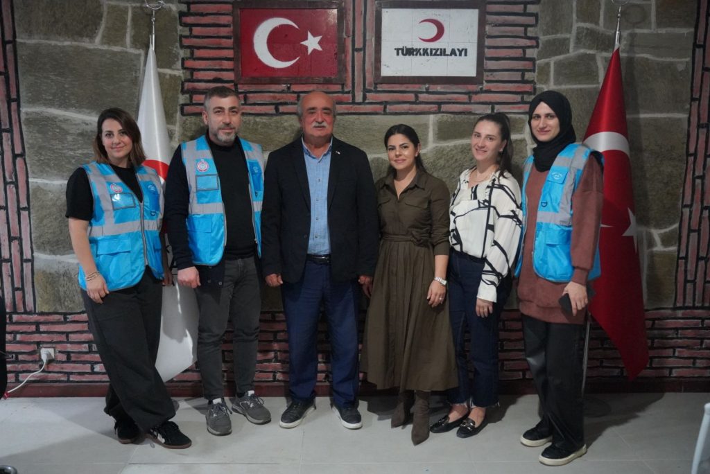 Orhangazi Belediyesi Mavi Yeleklilerden Kızılay’a Anlamlı Ziyaret