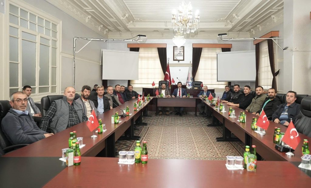 Başkan Ercan Özel, Mahmudiye Mahallesi’nin İhtiyaçlarını Masaya Yatırarak Çözüm Sözü Verdi