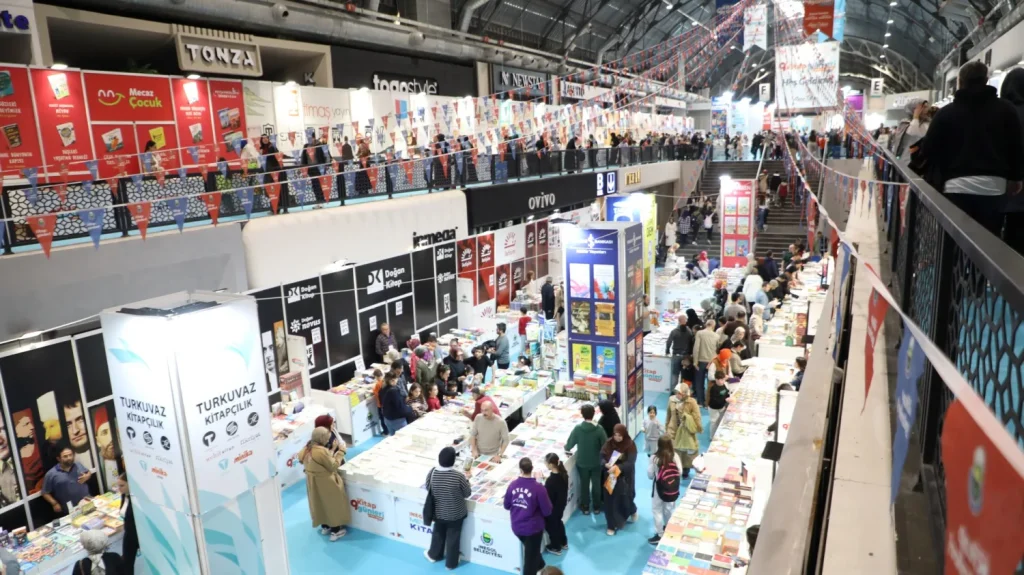 İnegöl Kitap Günleri’ne Yoğun İlgi: Hafta Sonu Yazar Geçidi Yaşandı