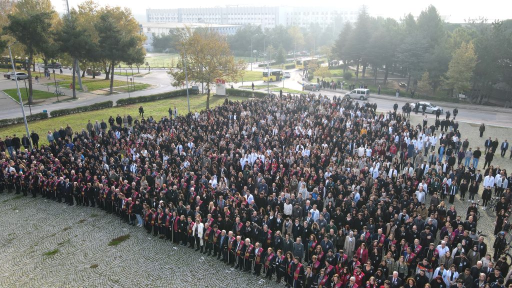 BUÜ’de Kalabalık Anma Töreni: Üniversite Camiası Ata’nın Huzurundaydı