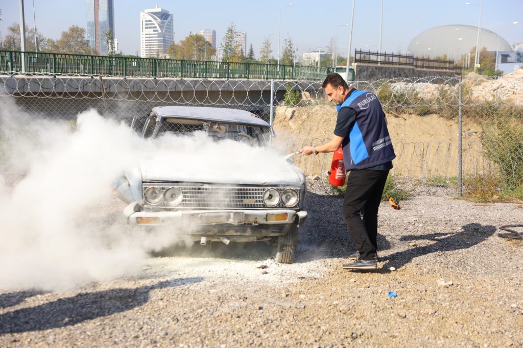 964 Şoföre Yangına Müdahale Eğitimi Veriliyor