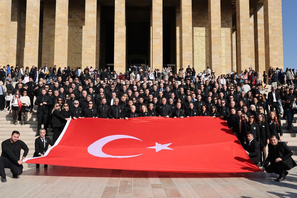 Büyükşehir Ata’sının Huzurunda: Başkan Bozbey ve Bürokratlar Anıtkabir’i Ziyaret Etti