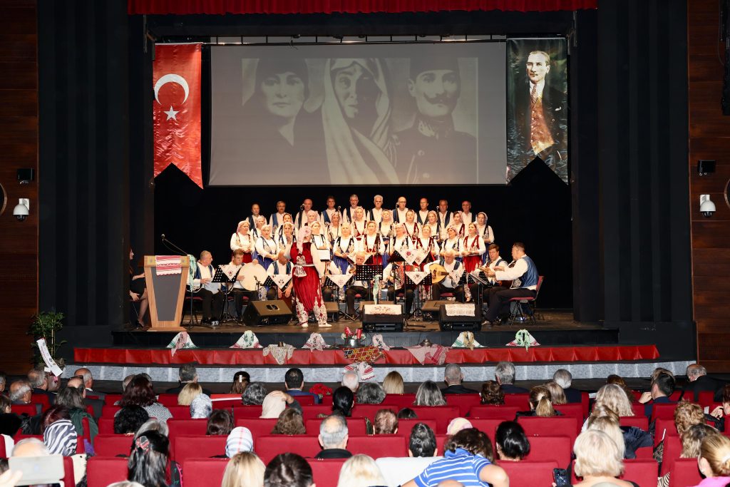 Başkan Bozbey’den Bağlama Sürprizi