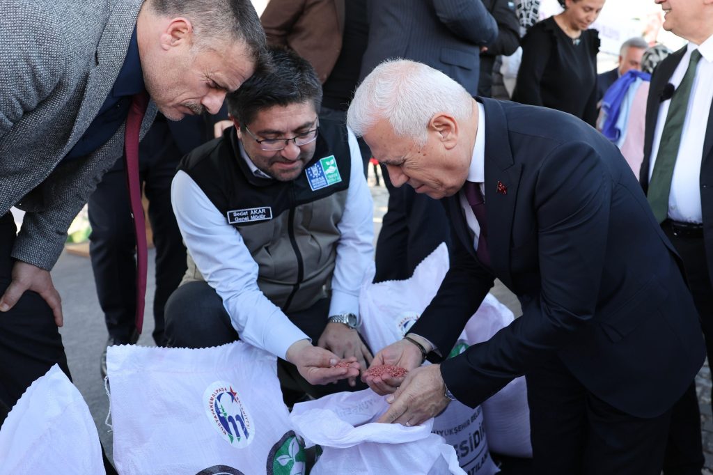 Büyükşehir’den Mustafakemalpaşa'ya Kırsal Kalkınma Desteği