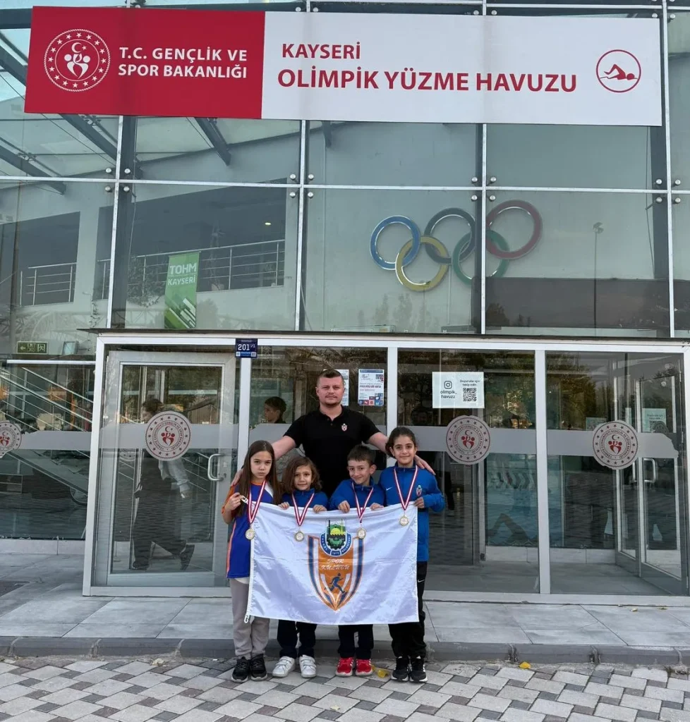 İnegöl Belediyespor Yüzme Takımı’ndan Kayseri’de Madalya Yağmuru