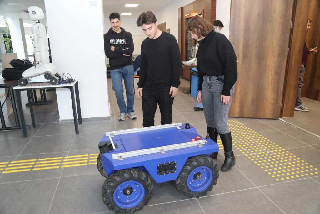 BTÜ Robot Günleri’nde Akademi ve Sanayi Buluştu: Geleceğin Akıllı Sistemleri Tartışıldı