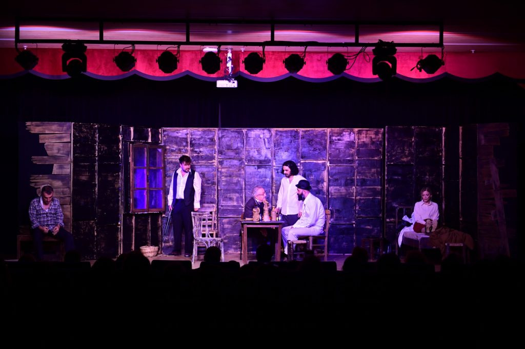 ‘Duvarların Ötesi’ Osmangazi’de Alkış Topladı