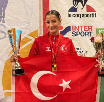 Nazmiye Ak’tan Fransa’da Büyük Başarı