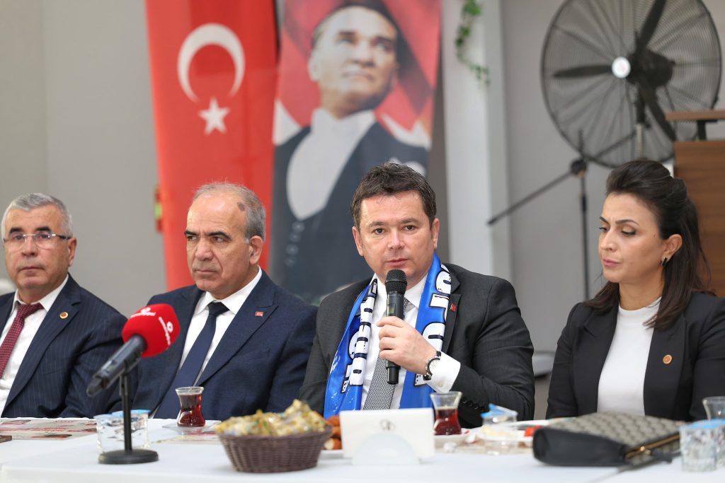 Başkan Erkan Aydın’dan Ovaakça Mahalle Buluşması