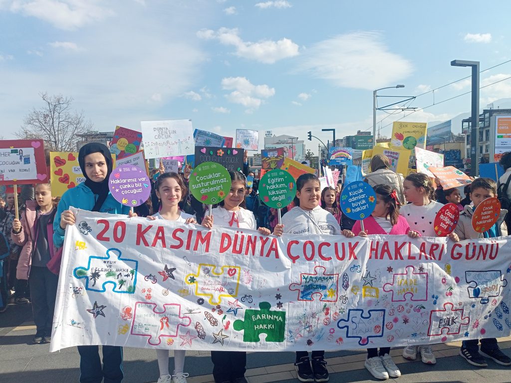 Bursa’da  Çocuk Hakları Festivali Coşkusu