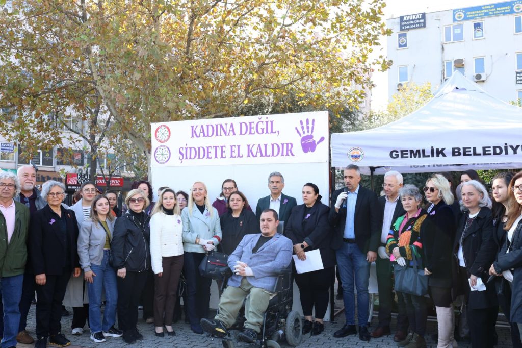 Gemlik’te Şiddete Karşı Birlik: Kadın Meclisi’nden Anlamlı 25 Kasım Etkinliği!