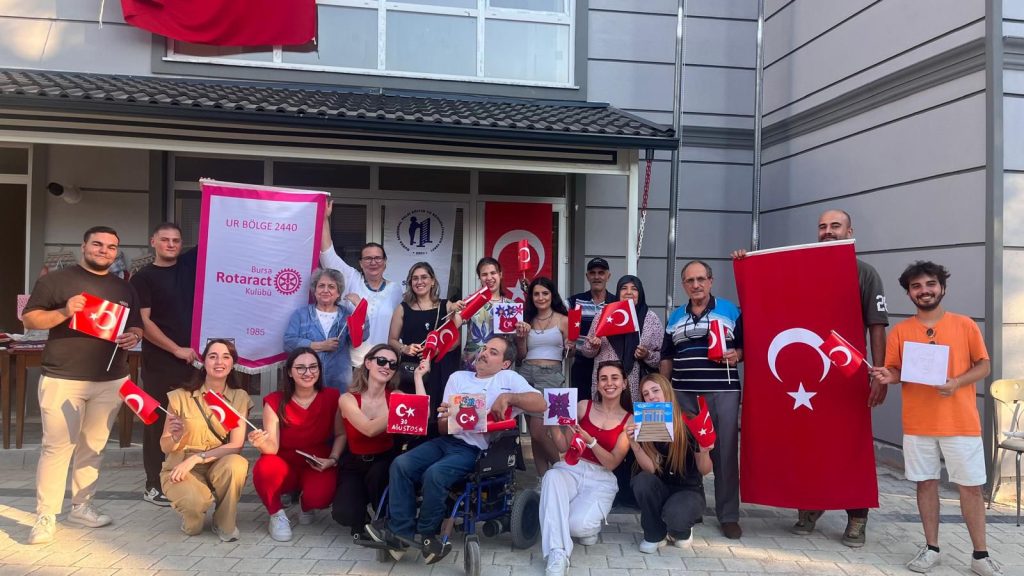 Bursa Rotaract Kulübü’nden ‘Cumhuriyet Yolu Projeleri’: Gençler Değerleri Yaşatıyor