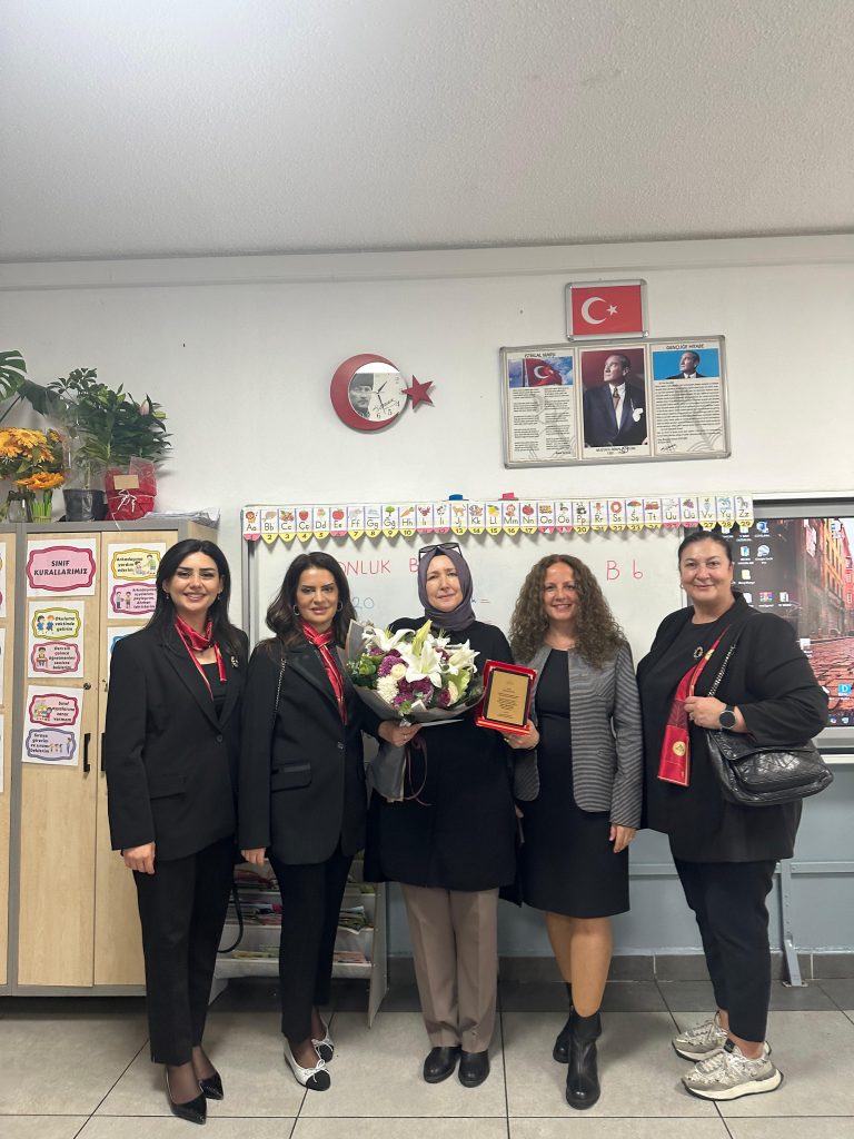 YASAV’dan Anlamlı Vefa: Nurten KAYA “Yılın Öğretmeni” Seçilerek Onurlandırıldı!