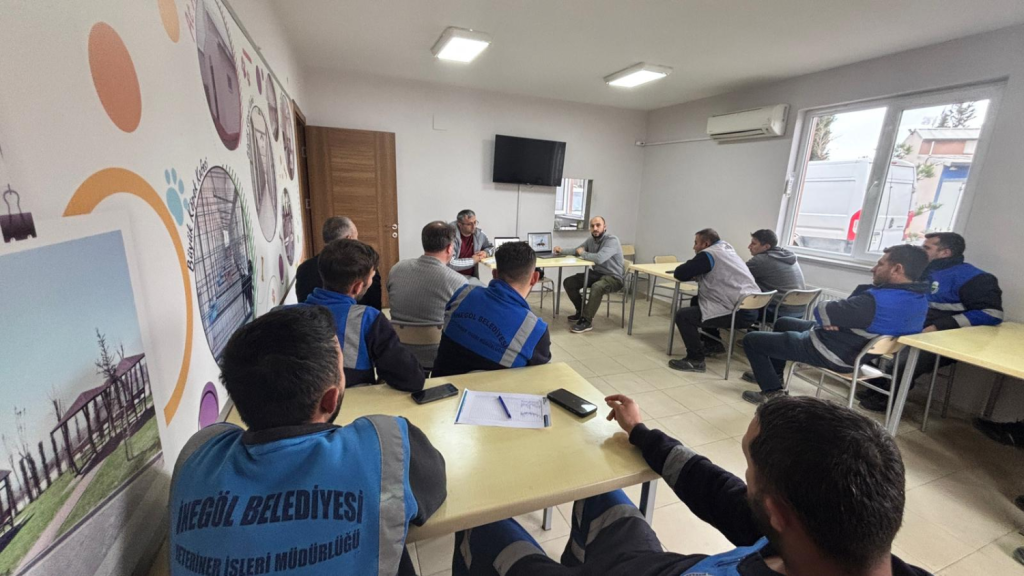 İnegöl Belediyesi Personeline Arı Eğitimi