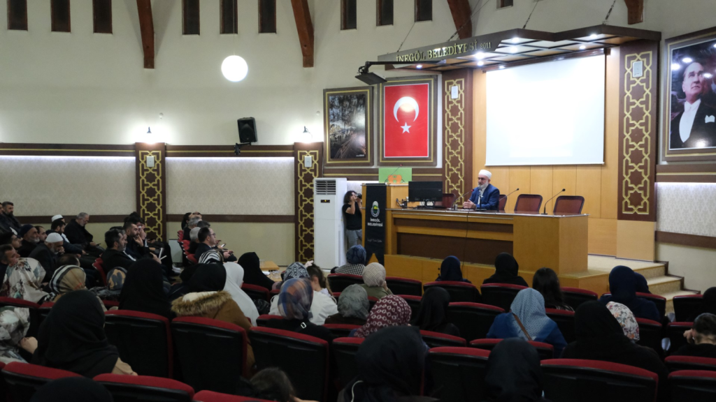 İnegöl Aile Okulu’nda “Tesettür ve Mahremiyet” Konuşuldu