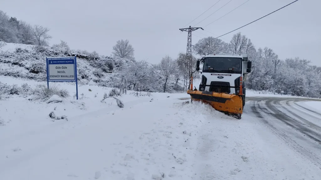 İnegöl’de Kesintisiz Kar Nöbeti