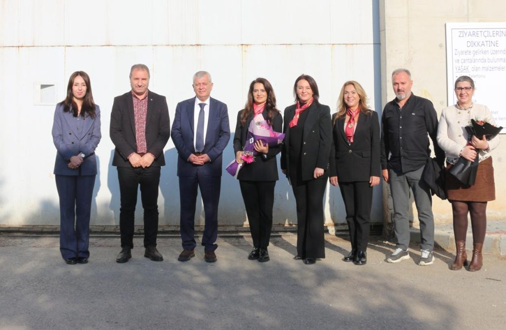 “Dayanişmanin Olmadiği Yerde İyileşme Olmaz”: YASAV Ve Osmangazi Belediyesi’nden Kadınlara Moral Ziyareti