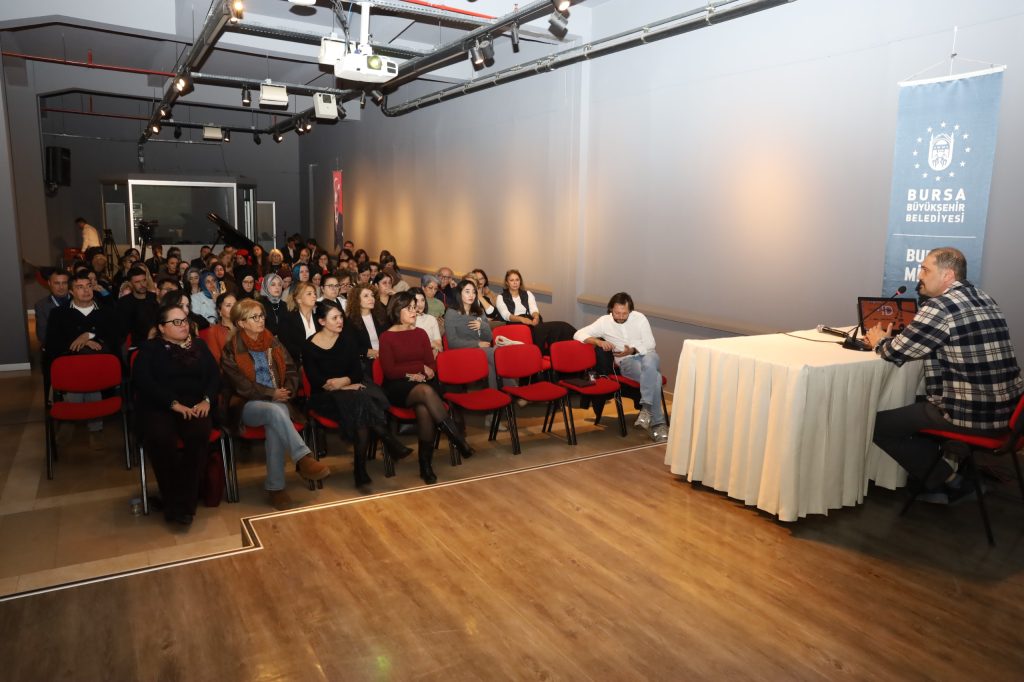 Göçmenlerin yolculuğu ‘Kimlik’le sergilendi