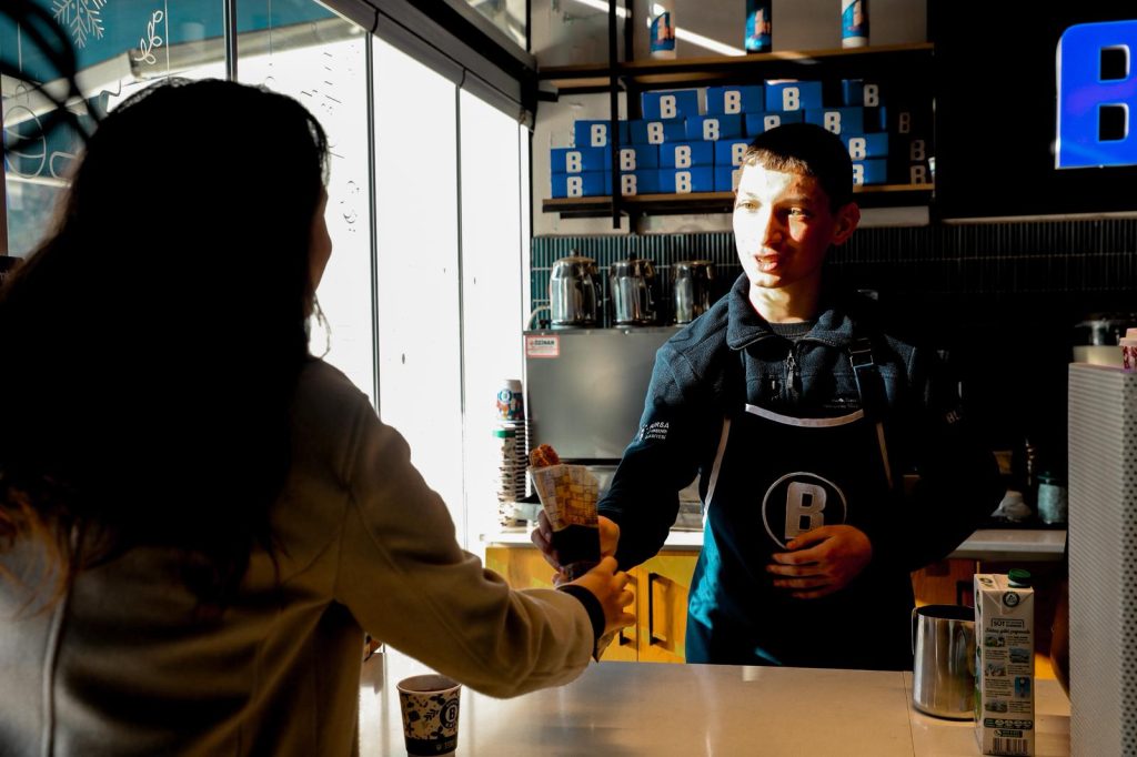 Bursa’nın Özel Gençleri İş Başında: Engeller Sevgi Ve İstihdamla Aşılıyor!