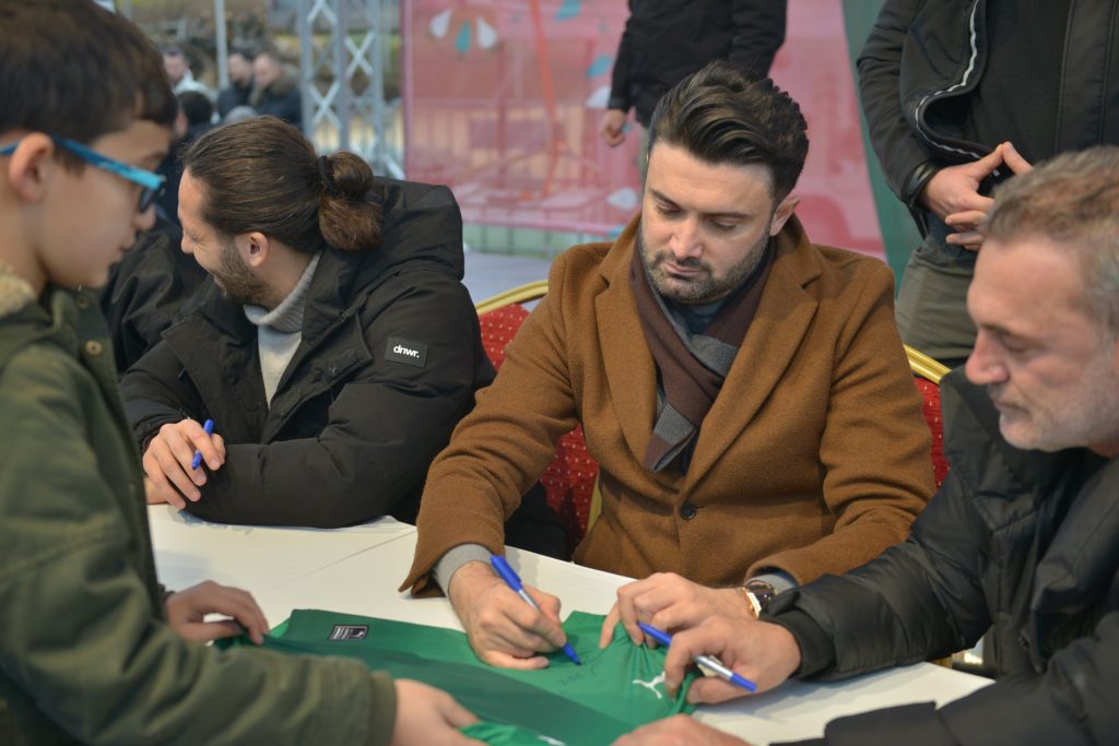 Yeni Yıl Meydanı’nda Bursaspor Çıkartması: Şampiyonluk Ruhu 2026 Heyecanıyla Buluştu!