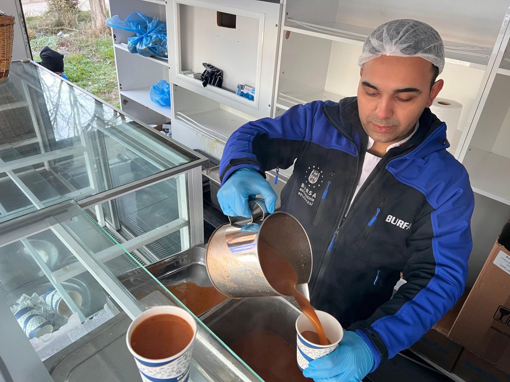 Büyükşehir’den Her Sabah 1500 Öğrenciye Ücretsiz Çorba