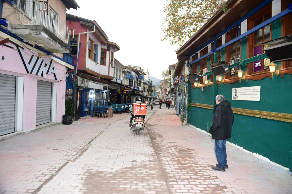 Osmangazi̇’den Arap Şükrü Sokağı’nda Kaçak Yapı Yıkımı