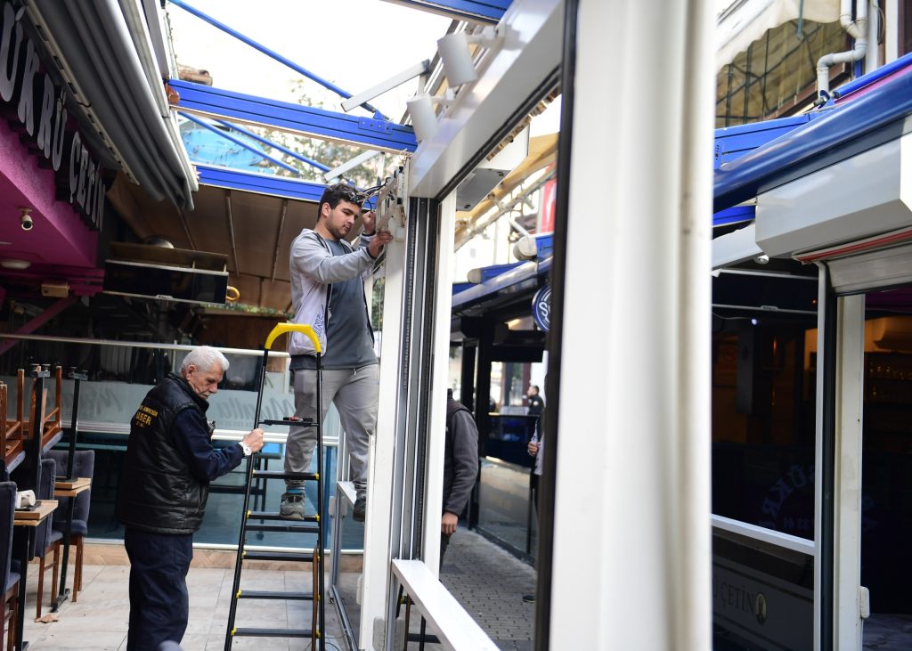 Arap Şükrü Sokağı Kaçak Yapılardan Temizleniyor