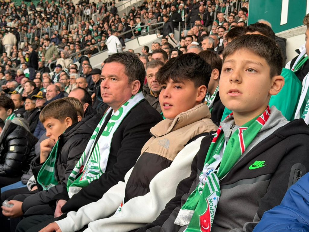 Başkan Erkan Aydın Bursaspor Galibiyetini Çocuklarla Kutladı