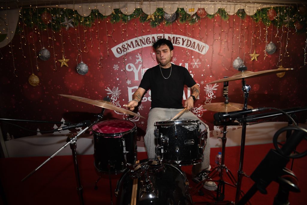 Osmangazi’de Yeni Yıl Rüzgarı: Çizik Grubu Festivale Damga Vurdu!