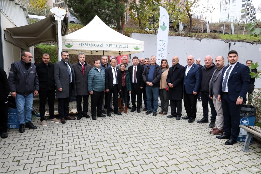 Osmangazi’de Hizmet Sahada Şekilleniyor Başkan Erkan Aydın Yenikent’te Halkla Buluştu!