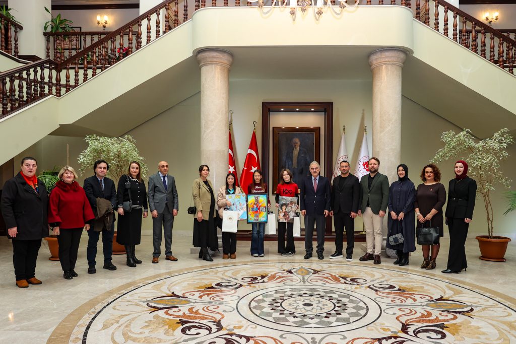 Resim Yarışması Birincileri Vali Erol Ayyıldız’ı Ziyaret Etti