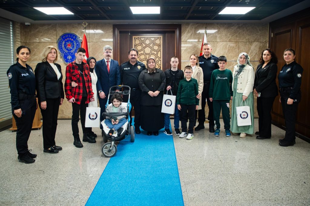 Kadir Gökce Özel Evlatlarla Bir Araya Geldi