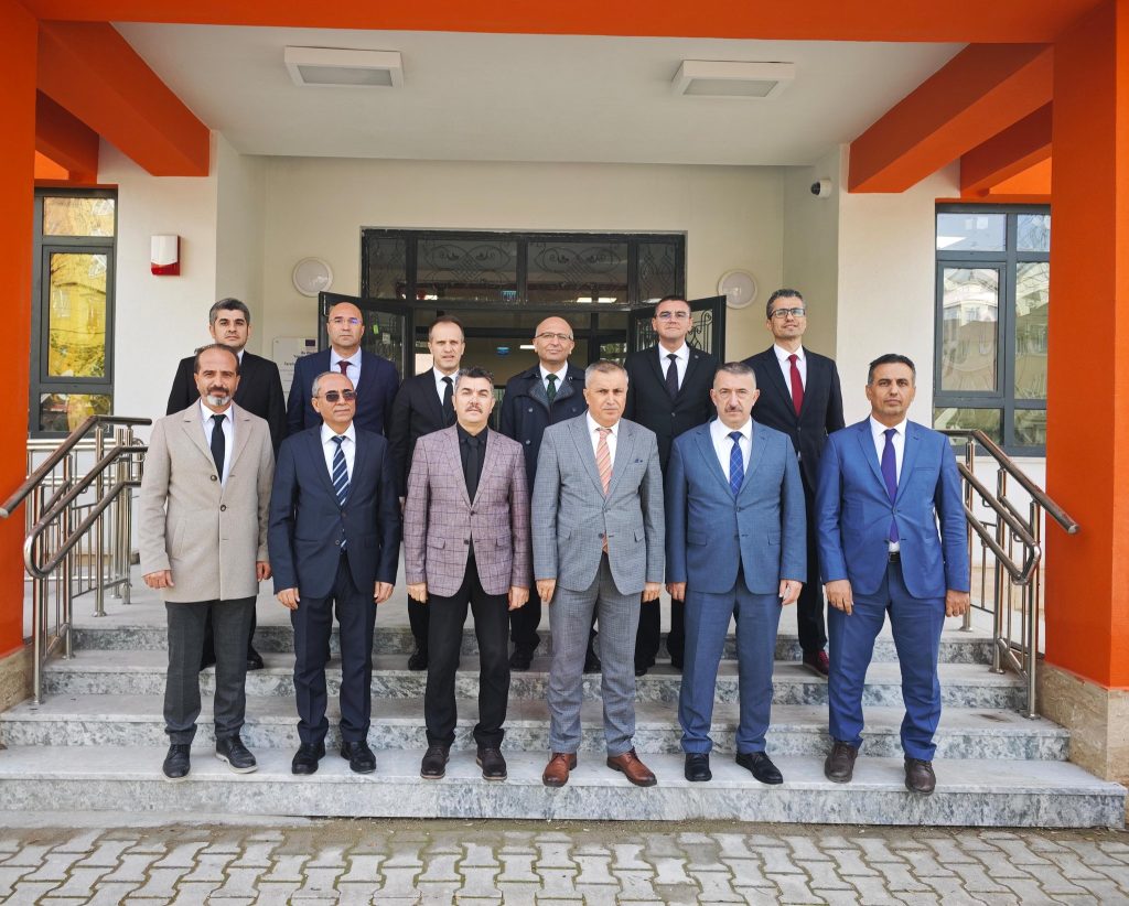İl Millî Eğitim Müdürü Gürhan Çokgezer Osmangazi’deki  Okulda İncelemelerde Bulundu