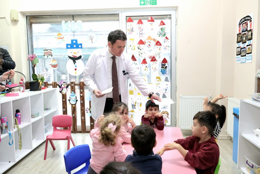 Başkan Erkan Aydın Kreş Öğrencilerine Mesleğini Anlattı