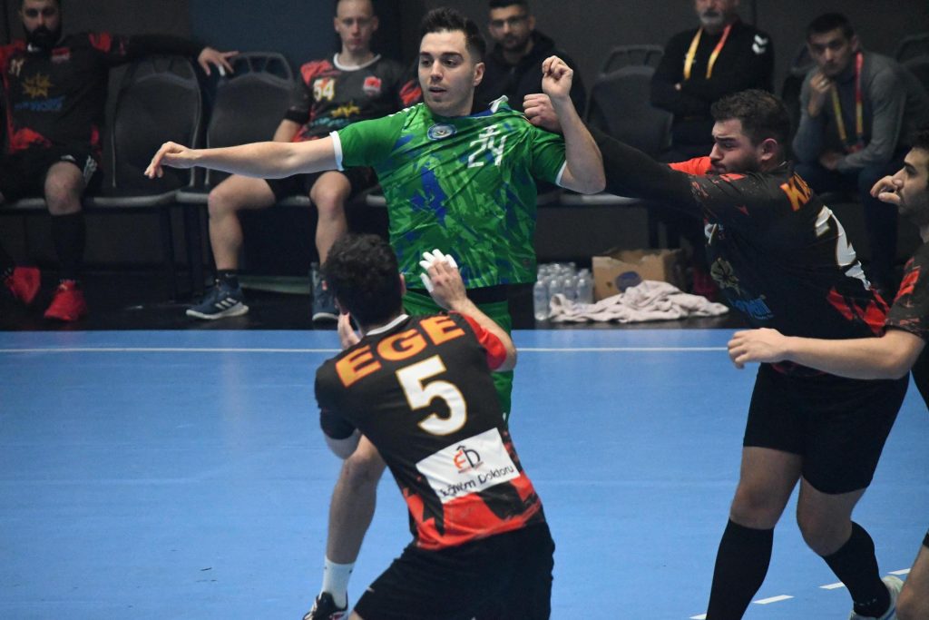 Nilüfer’den Hentbolda Tarihi Skor