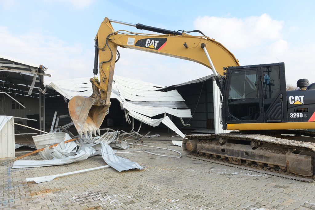 Nilüfer’de Kaçağa Geçit Yok Tarım Arazisindeki Dev Depolar Yerle Bir Edildi!