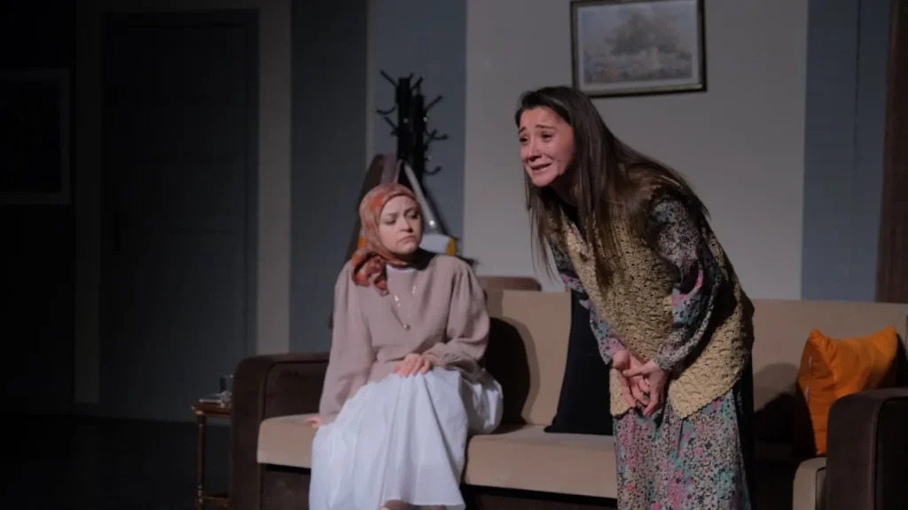 İnegöl Şehir Tiyatrosu’ndan Duygusal Gala