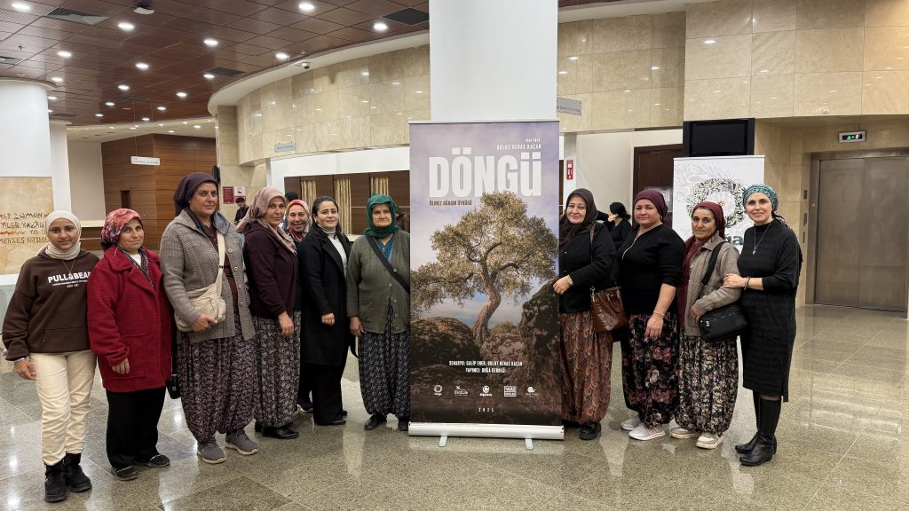 Altın Koza Ödüllü “Döngü” Belgeseli İzmir’de Devleşti: Zeytinliklerin Yaşam Mücadelesi Sinemada!