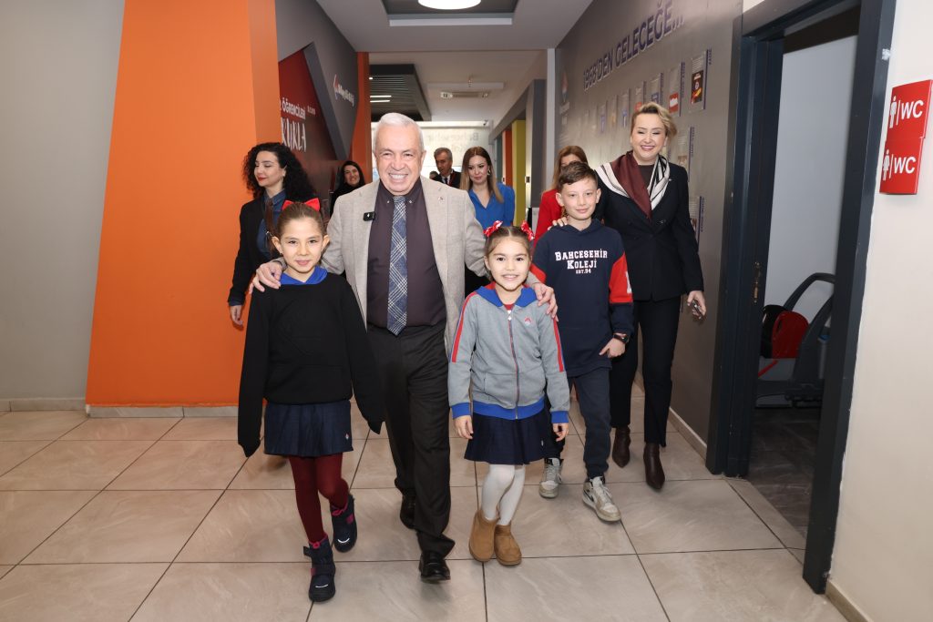 Başkan Şadi Özdemir’den Minik İpek’e Sürpriz Ziyaret