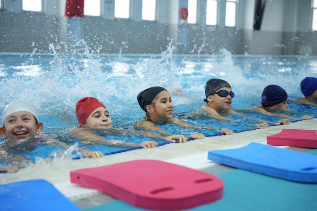 Yenişehir Kapalı Yüzme Havuzu Açıldı