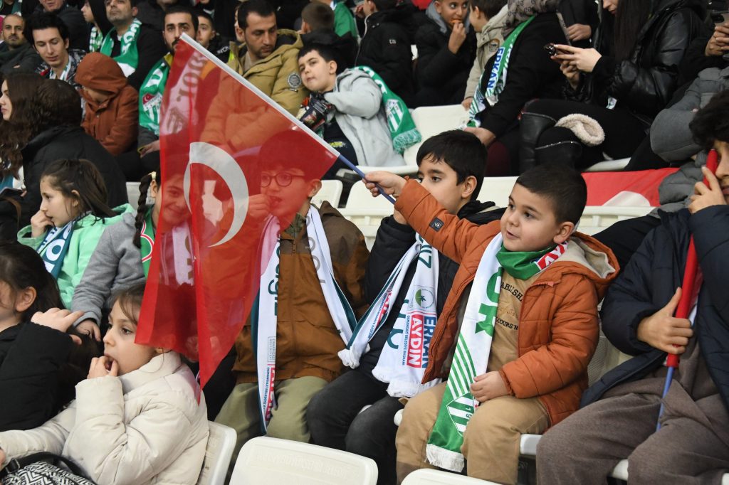 Osmangazi’den Miniklere Bursaspor Sürprizi