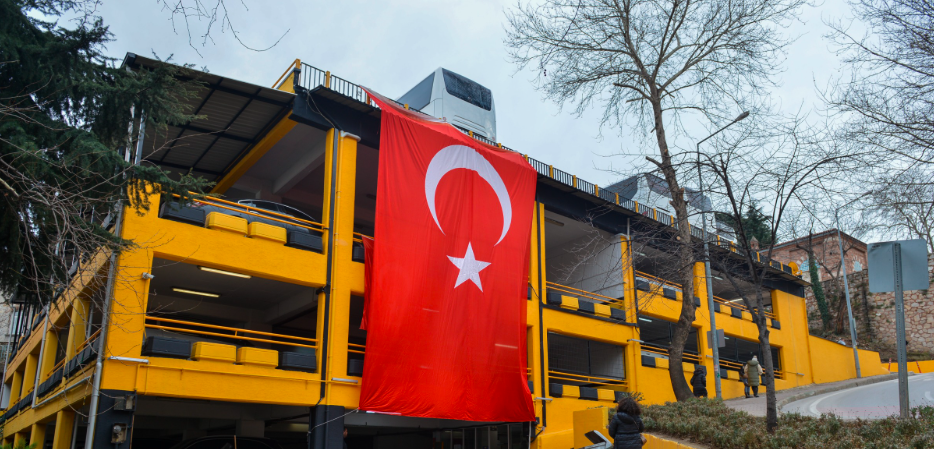 Bursa Al Bayrakla Donatıldı